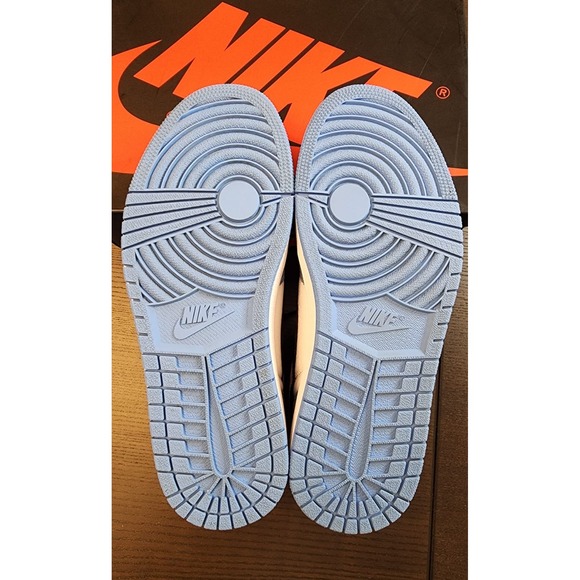 100% Authentic Nike Jordan 1 Retro High OG University Blue 555088 134 Size 9.5 - Picture 4 of 8